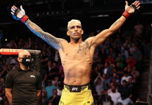 Charles Oliveira Allegedly Faked Injury to Change UFC Title Fight with Islam Makhachev