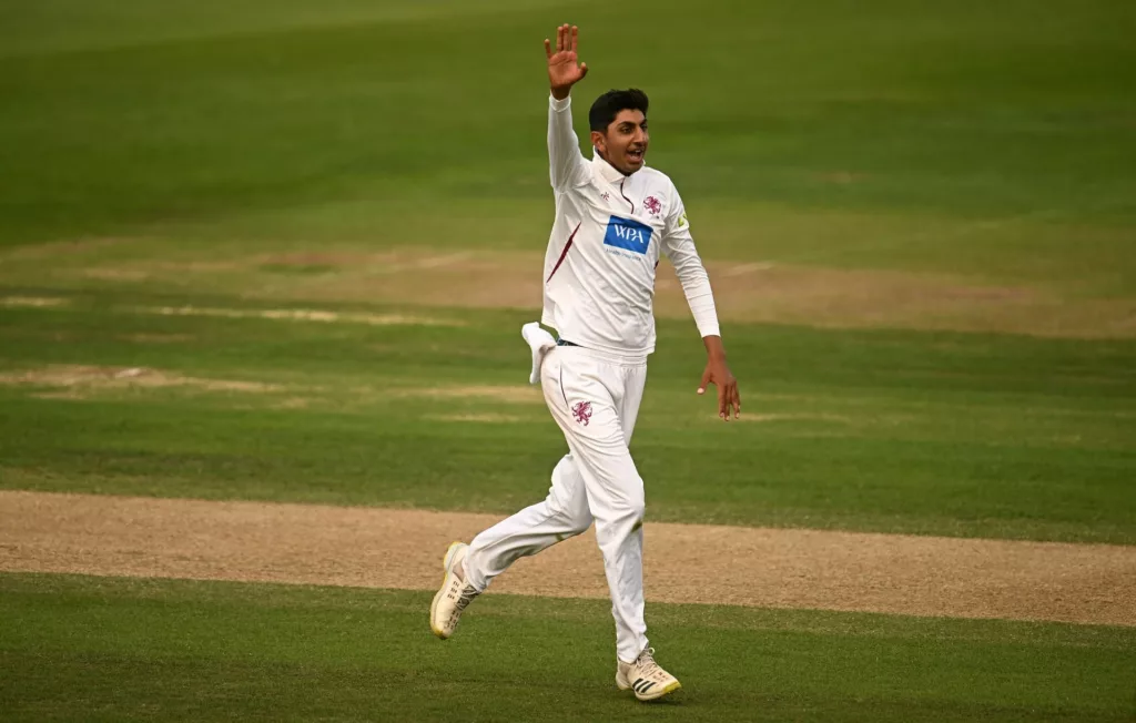 What is the controversy around England spinner Shoaib Bashir ahead of the 1st Test against India?