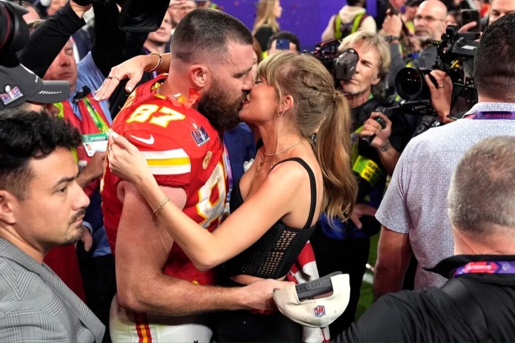 Taylor Swift and Travis Kelce were spotted on a fancy dinner date in Singapore. Where did they go?