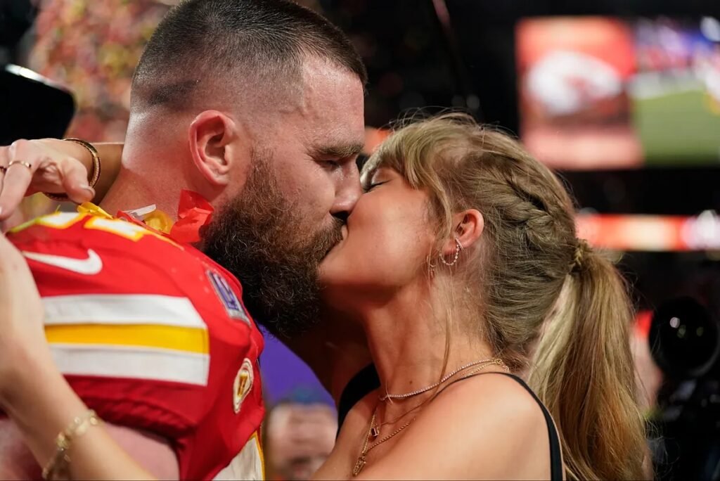 Taylor Swift and Travis Kelce's sweet kiss steals the show in Singapore